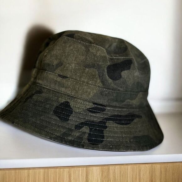 Gap Women’s Canvas Camo Reversible Bucket Hat - Picture 3 of 4